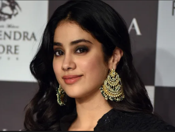 Watch Janhvi Kapoor Pictures  Twitter and Reddit Cause Viral Videos and Images